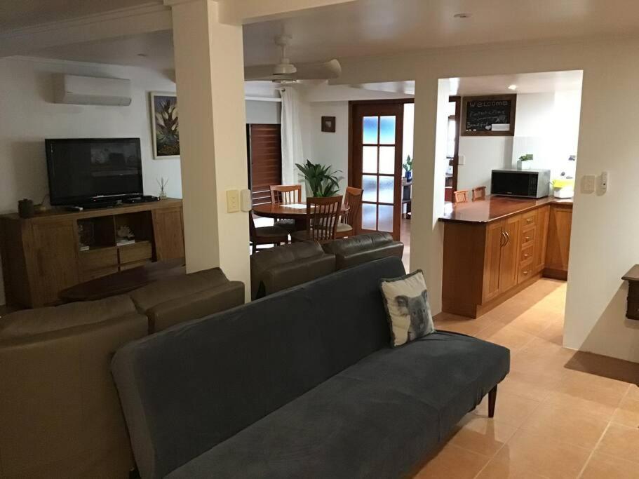 Villa Oasis, In Leafy Whitfield. à Edge Hill Extérieur photo